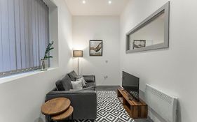 Modern 1 Bedroom Apartment In Dudley